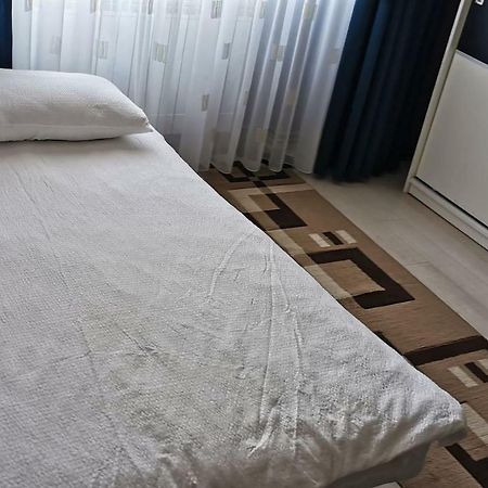 Luxury Apartment With Two Bedrooms And Large Living Room, 100 Square Meters, City Center Орадя Экстерьер фото