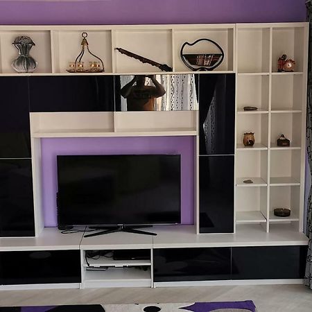 Luxury Apartment With Two Bedrooms And Large Living Room, 100 Square Meters, City Center Орадя Экстерьер фото