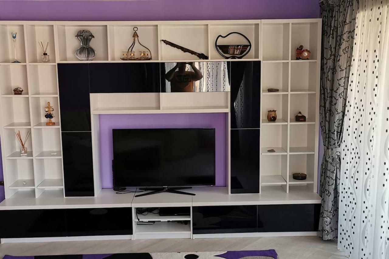 Luxury Apartment With Two Bedrooms And Large Living Room, 100 Square Meters, City Center Орадя Экстерьер фото
